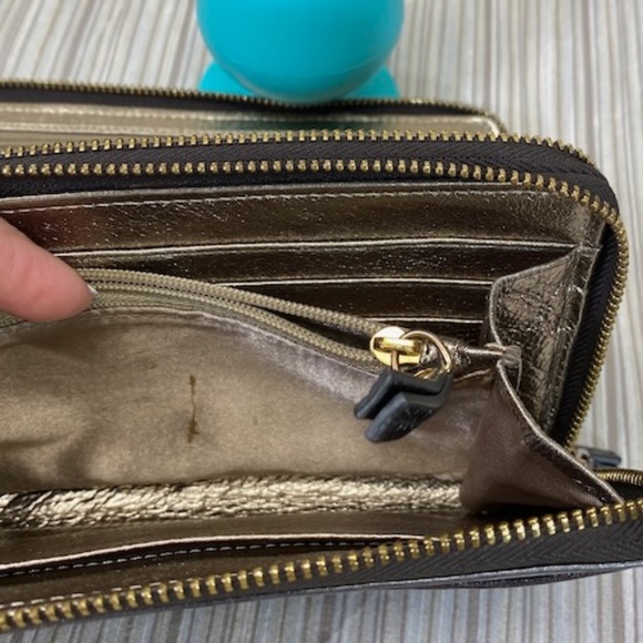 Tusk Vintage Pleated Wallet in Pewter Leather - Picture 6 of 14